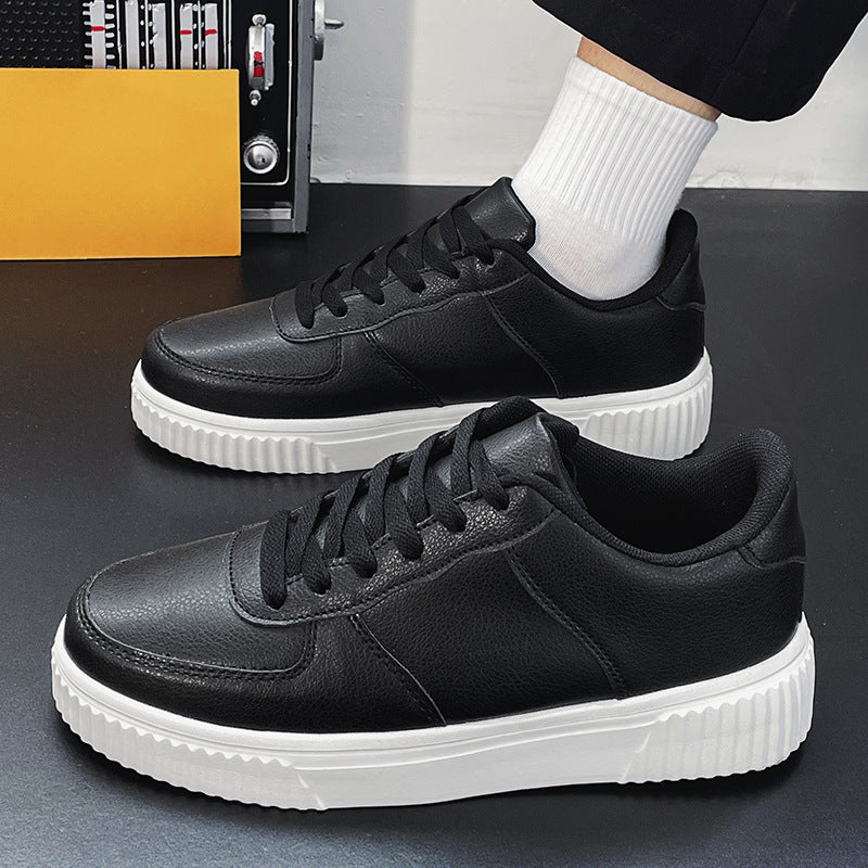 Unisex Plateau-Low-Top-Sneaker mit gepolstertem Einstieg und profiliertem Gummiaußensohle EB