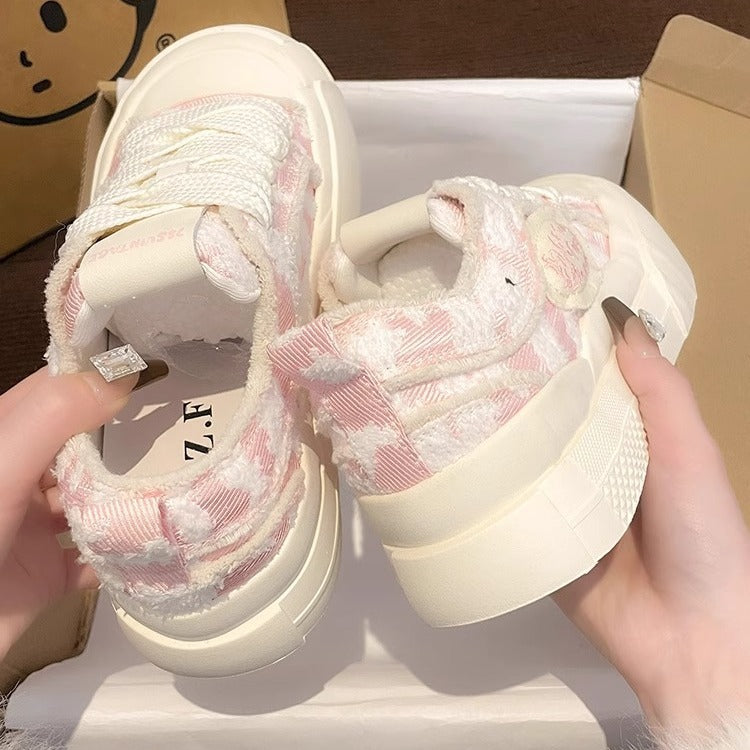 Damen Exklusive Trend-Sneaker mit weichem Obermaterial und besonders dämpfender Sohle EB