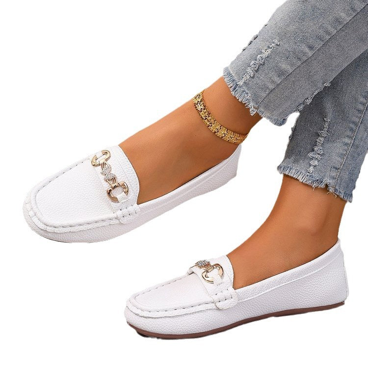 Damen elegante Mokassin-Slipper mit Zierkettchen und gepolstertem Komfortfußbett EB