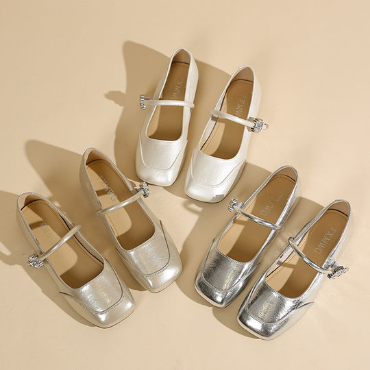 Damen Ballerinas mit dekorativem Riemen und glänzendem Finish EB