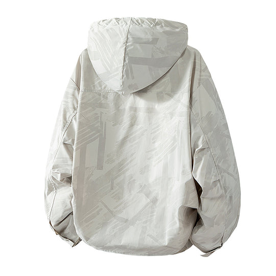 Herren leichter Kapuzenblouson mit unaufdringlichem Print, Druckknopfblende und schrägen Reißverschlusstaschen EB