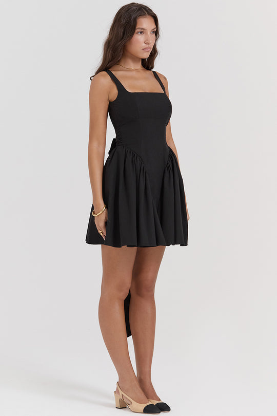 Damen Minikleid im modernen Schnitt mit voluminösem Rock EB
