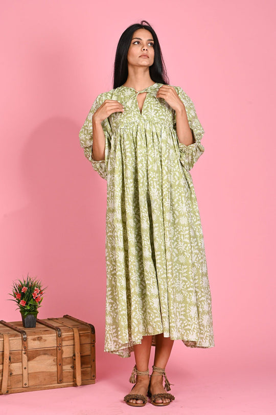 Damen Maxi-Kleid mit voluminösen Ärmeln und raffiniertem Bindungsdetail EB