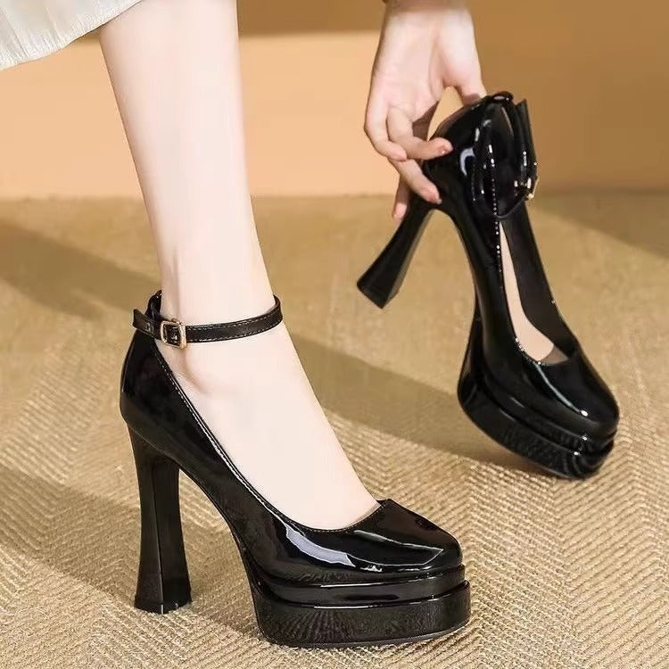 Damen stilvolle Plateau Pumps mit verstellbarem Riemchen EB