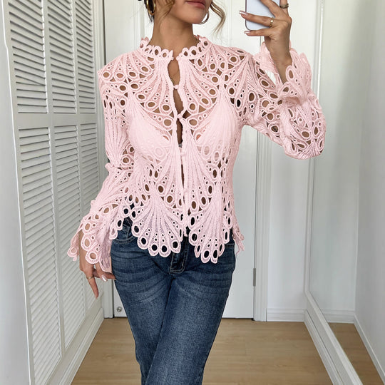 Damen nan filigrane Häkelspitzen-Bluse mit Stehkragen, Zierknopfleiste und gewelltem Saum EB