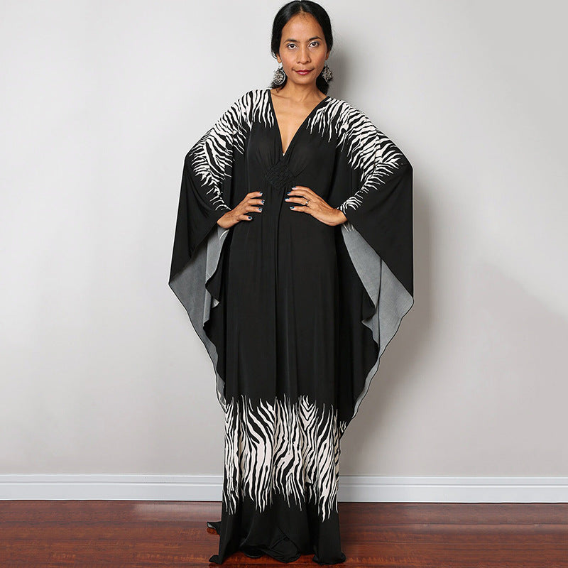 Damen Maxikleid mit kunstvollem Pfauenmuster und seitlichen Schlitzen Heidi Mode