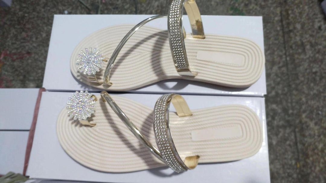 Damen Zierliche Modische Flip-Flops mit funkelnden Strassdetails und konturiertem Fußbett EB