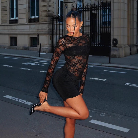 Damen Spitzenminikleid mit Raffungen und transparenten Ärmeln EB