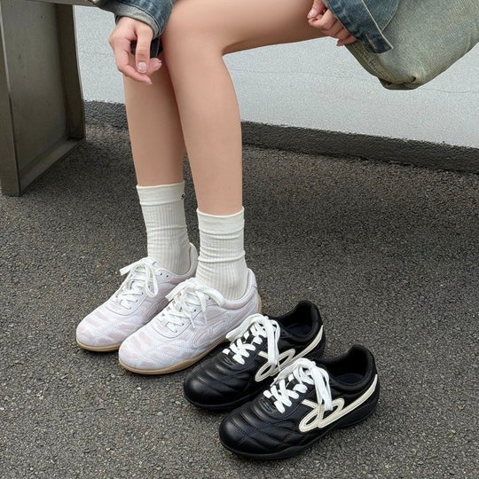 Damen sportliche Freizeitschuhe mit glattem Obermaterial und sportlichem Design EB