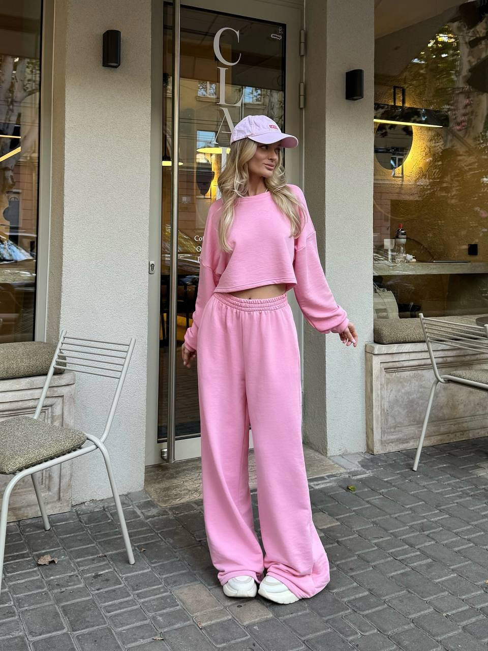Damen Relaxed-Zweiteiler mit cropped Rundhals-Sweatshirt und extraweiter High-Waist Palazzo-Jogginghose Eichborn Berlin