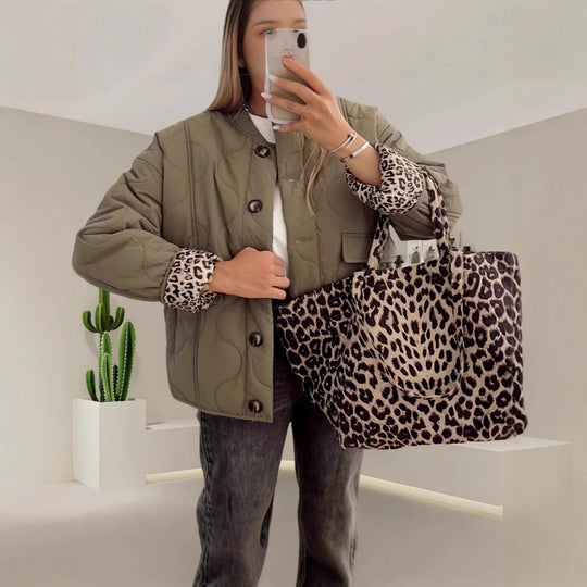 Damen gesteppte Leichtjacke mit trendigen Animal-Print-Ärmeln EB