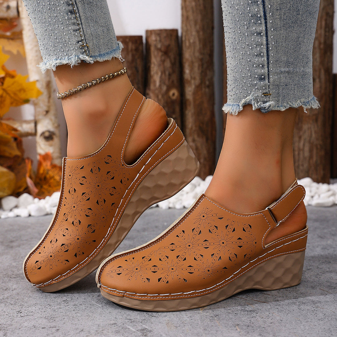 Damen Wedge-Clogs mit perforiertem Design und elastischem Einsatz EB