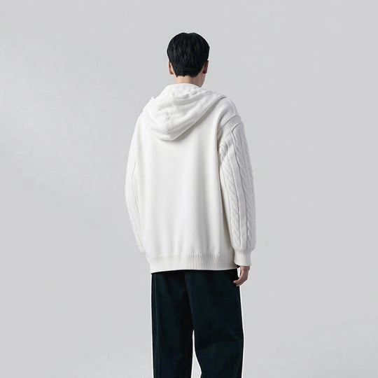 Herren Grobstrickpullover mit Kapuze und modernem Zopfmuster EB