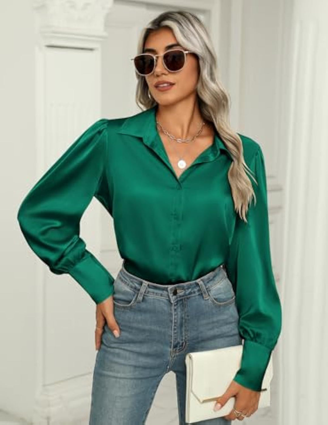 Damen Seidenoptik-Bluse mit Hemdkragen, verdeckter Knopfleiste und langen Manschetten EB