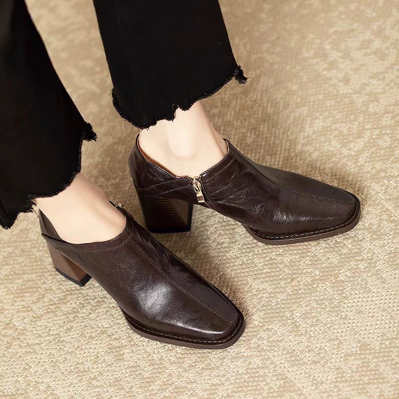 Damen Elegante Stiefeletten mit geschwungenem Absatz und raffiniertem Obermaterial EB