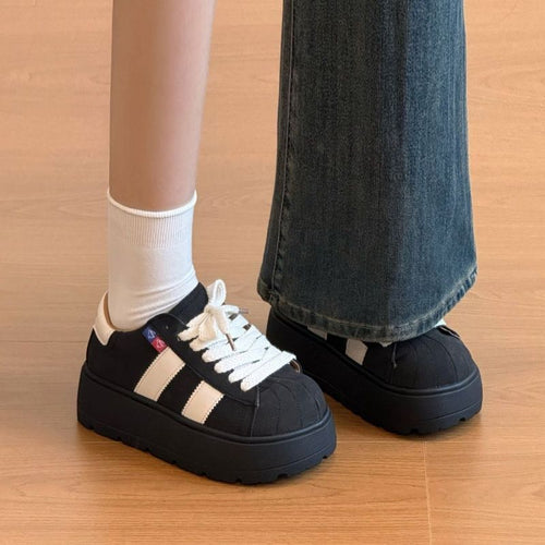 Damen Sportliche Plattform-Sneaker mit strapazierfähigem Obermaterial EB