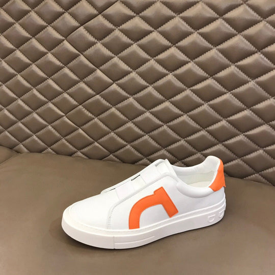 Damen Athletische Slip-On Sneakers mit modischem Akzent von EB