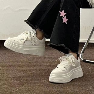 Damen Plateau-Sneaker mit modernem Design und trendiger Sohlentechnologie EB