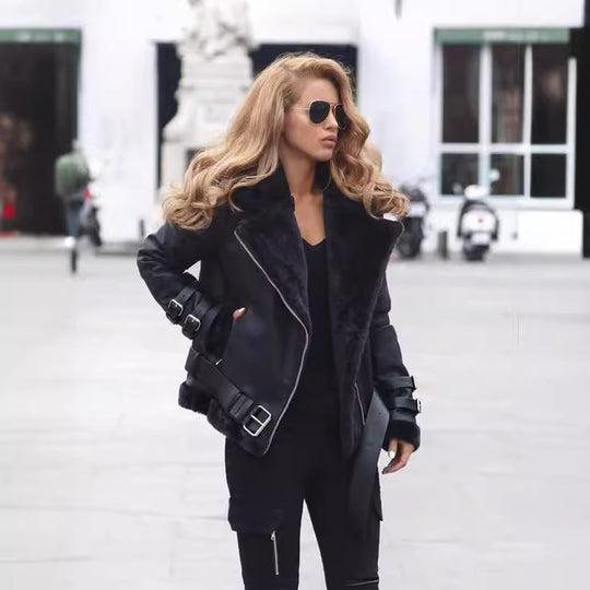 Damen Kunstlederjacke mit abnehmbarem Fellkragen und verstellbarem Gürtel EB