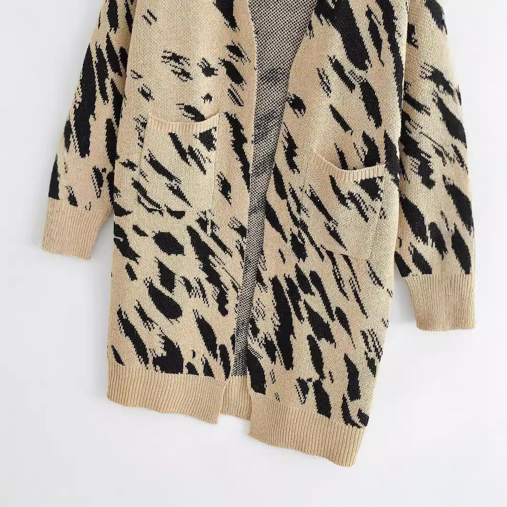 Damen Grobstrick-Cardigan mit modischem Leopardenmuster und praktischen Taschen EB