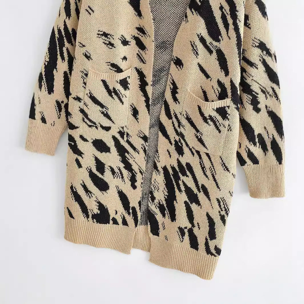 Damen Grobstrick-Cardigan mit modischem Leopardenmuster und praktischen Taschen EB