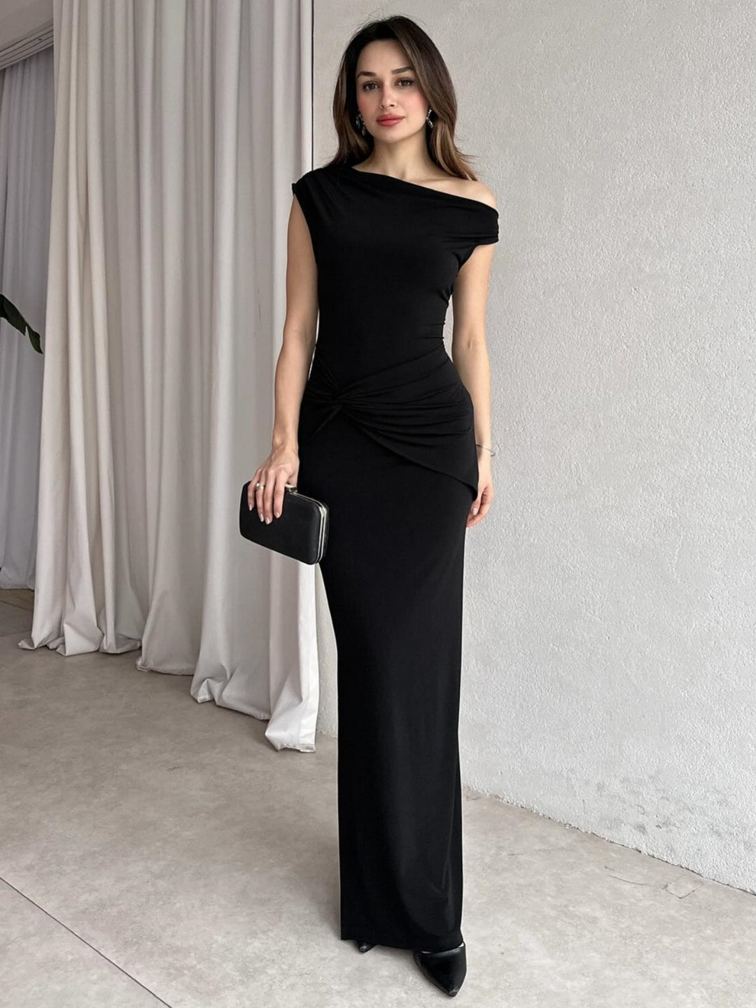 Damen Elegantes Maxikleid mit Off-Shoulder Design und dekorativer Raffung EB