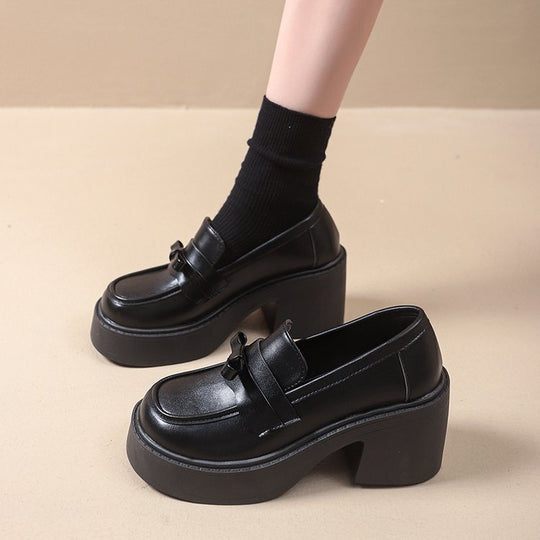 Damen elegante Lack-Mokassins mit klobigem Absatz EB