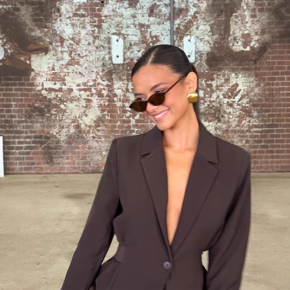 Damen Blazer mit tiefem V-Ausschnitt und eleganter Silhouette EB