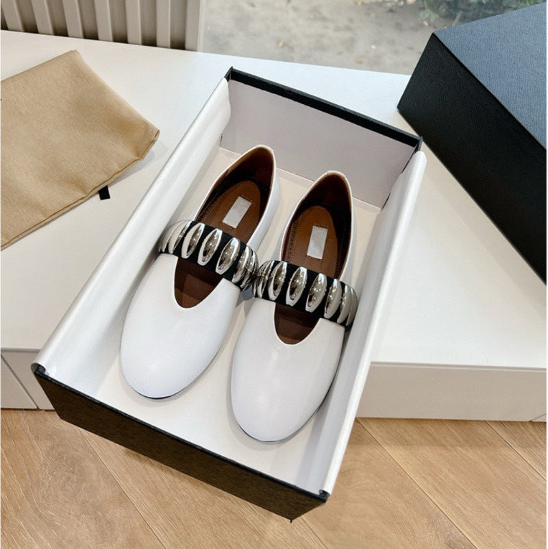 Damen Elegante und geschmackvolle Ballerinas mit modischen Metallakzenten EB