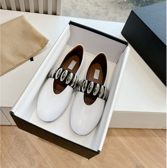 Damen Elegante und geschmackvolle Ballerinas mit modischen Metallakzenten EB