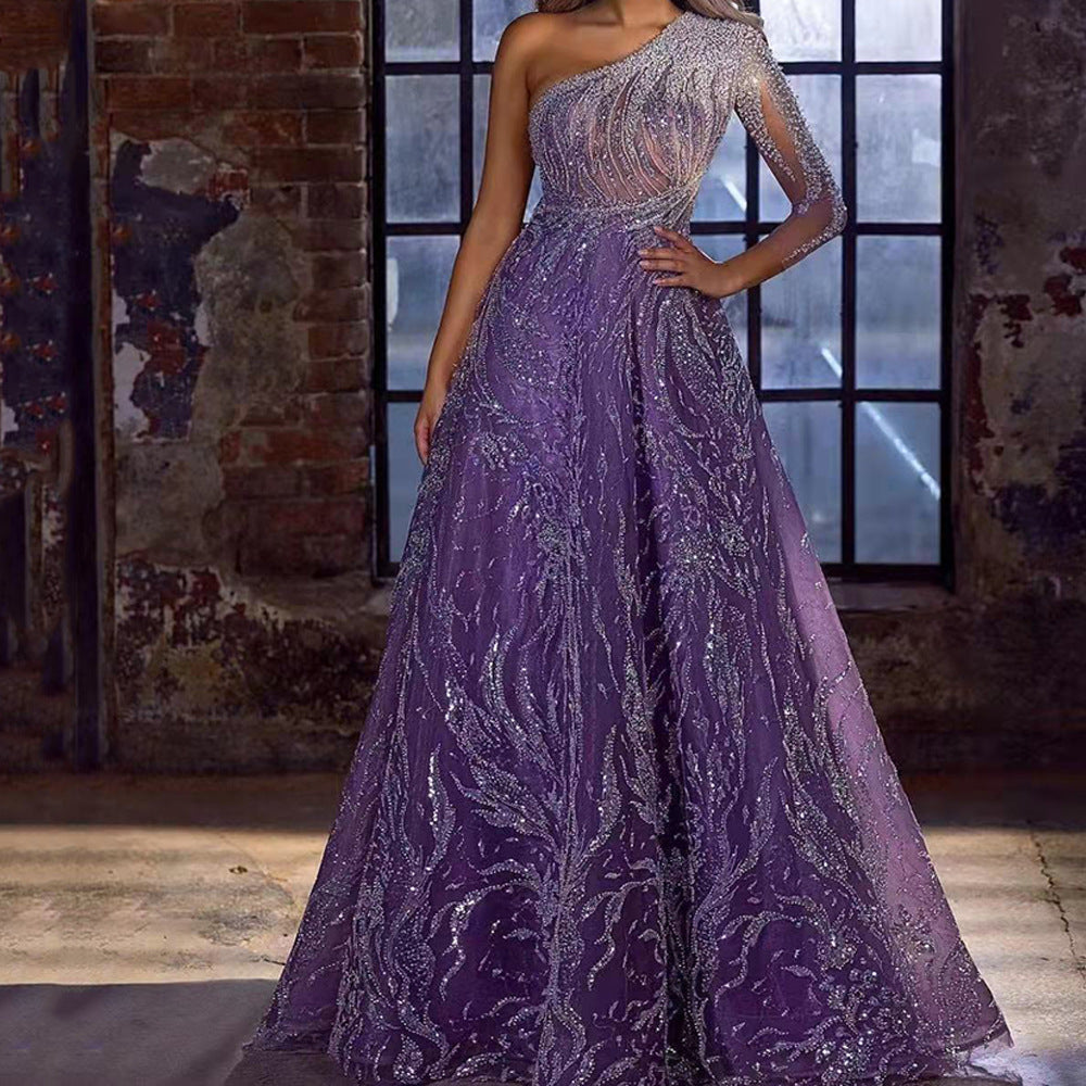 Damen Elegantes Abendkleid mit asymmetrischem Design und funkelnden Applikationen EB