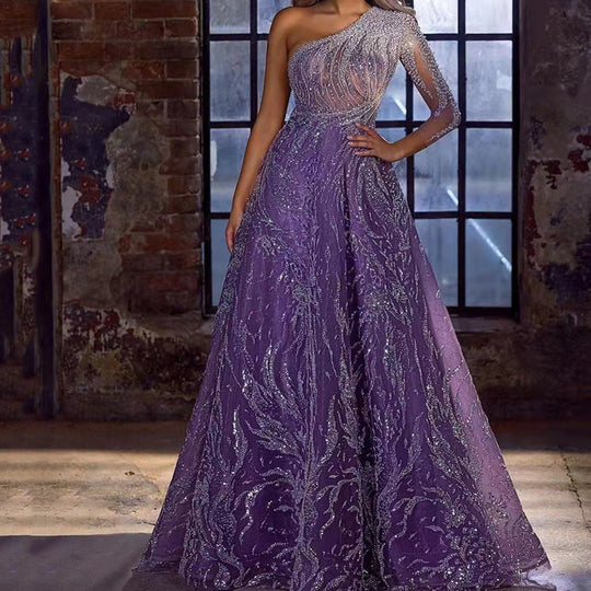 Damen Elegantes Abendkleid mit asymmetrischem Design und funkelnden Applikationen EB