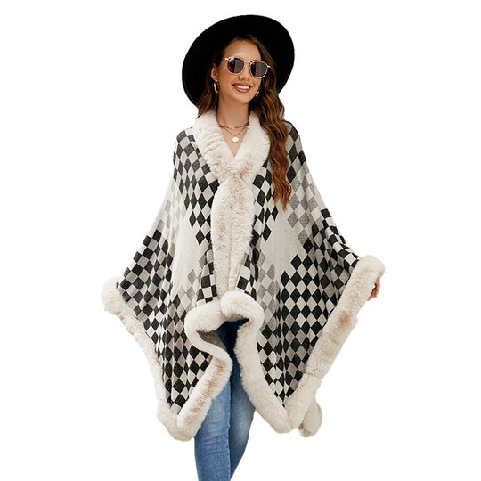 Damen eleganter Strickponcho mit luxuriösem Kunstfellbesatz und geometrischem Muster EB