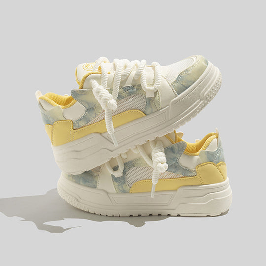 Damen Sportliche Sneakers mit atmungsaktiver Oberflächenstruktur und eleganter Gummisohle EB