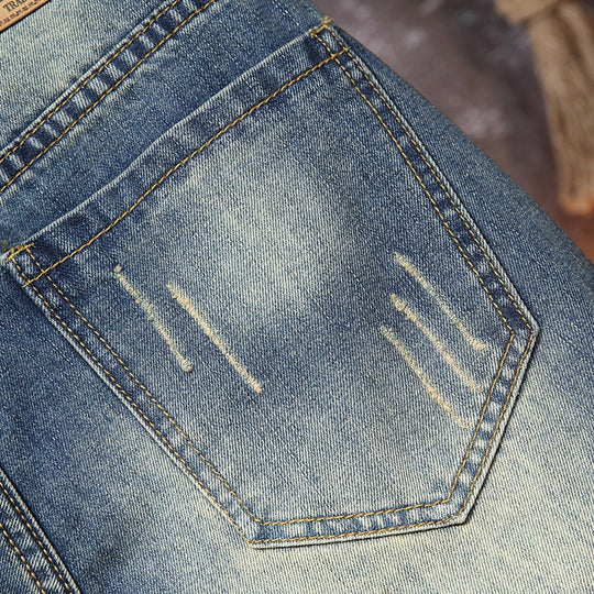 Herren Destroyed Denim-Shorts mit stylischen Rissen und Vintage-Details EB