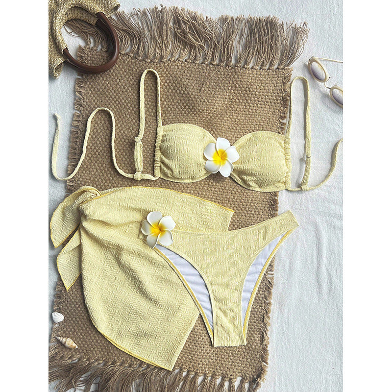 Damen Bandeau-Bikini mit schicker Rüsche und modischem Slip EB