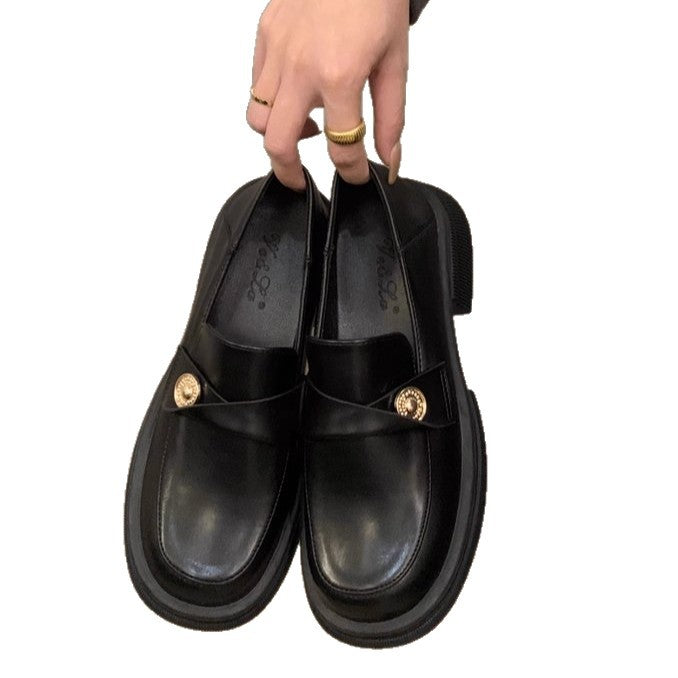 Damen elegante Lackleder-Mokassins mit goldener Schnallenverzierung EB