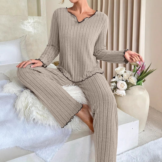 Damen Gemütlicher zweiteiliger Pyjama mit kontrastierenden Rüschen EB