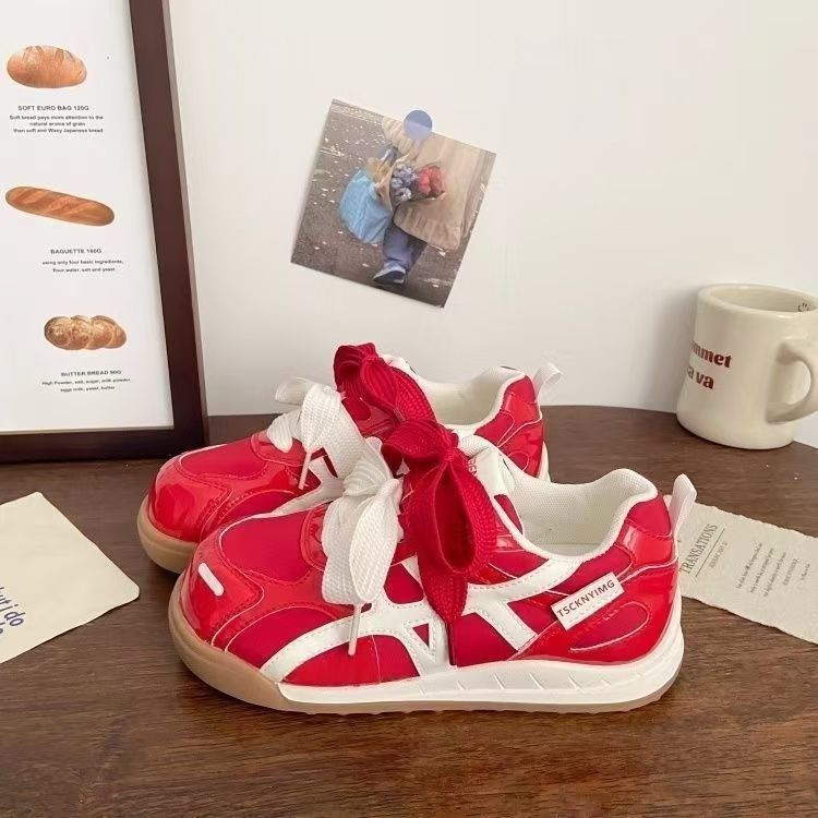 Damen Sportliche Sneakers mit verspielten Schnürdetails und modischem Obermaterial EB