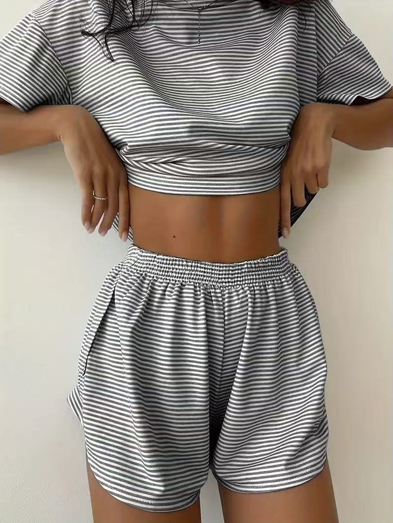 Damen lässiges Crop-Top und Short-Set mit gestreiftem Muster EB