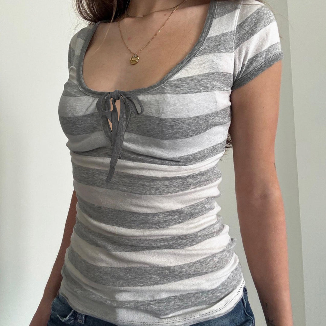 Damen Kurzarm T-Shirt mit verspieltem Schnürdetail EB