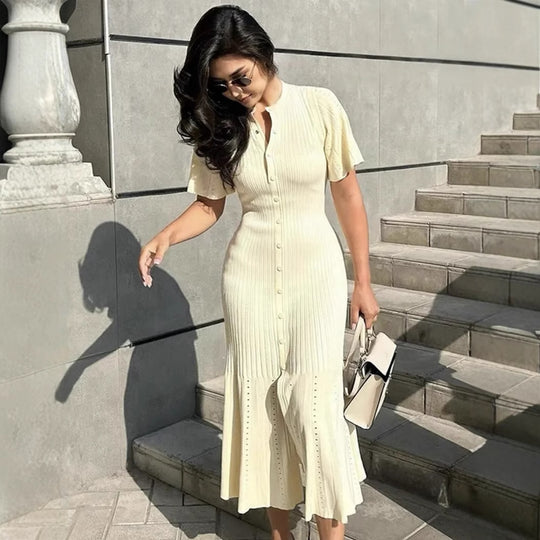 Damen Midi-Kleid mit elegantem Rüschensaum und feiner Knopfdetailierung EB