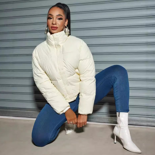 Damen Steppjacke mit hochabschließendem Kragen und figurbetontem Schnitt EB