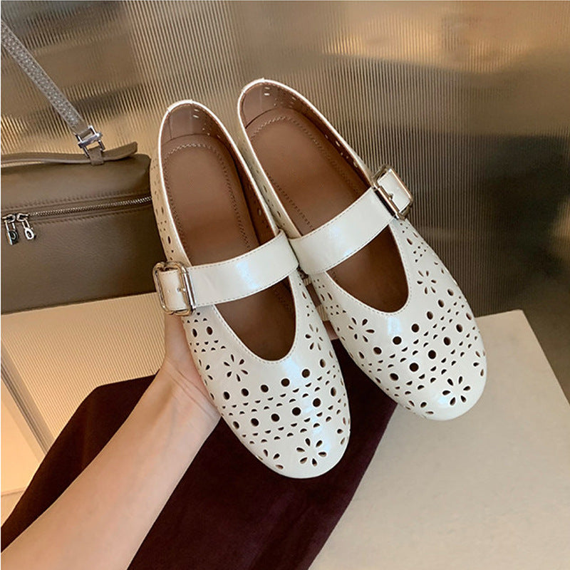 Damen Ballerinas mit floralen Lochmuster und verstellbarem Riemen EB