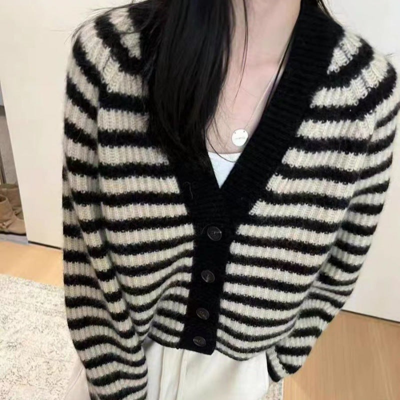 Damen gestreifte Strickjacke mit weitem Schnitt und Knopfdetails EB