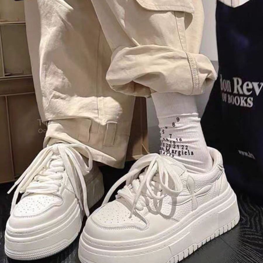 Damen modische Plateau-Sneaker mit strukturiertem Obermaterial und trendigem Design EB