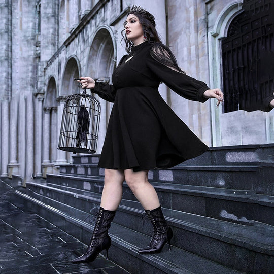 Damen verspieltes Kleid mit herzförmigem Ausschnitt und transparenten Puffärmeln EB