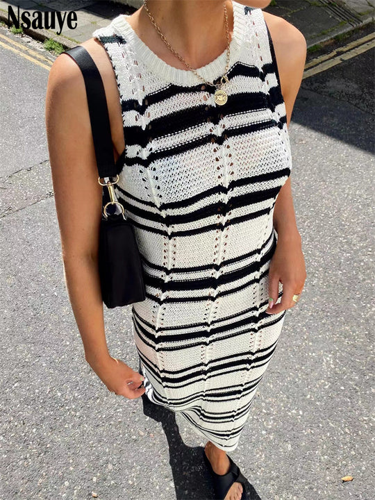 Damen Maxikleid aus gehäkeltem Stoff mit modernem Streifenmuster EB