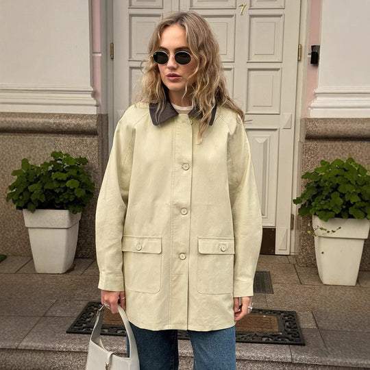 Damen Urbaner Utility-Mantel mit kontrastierendem Kragen und praktischen Taschen EB