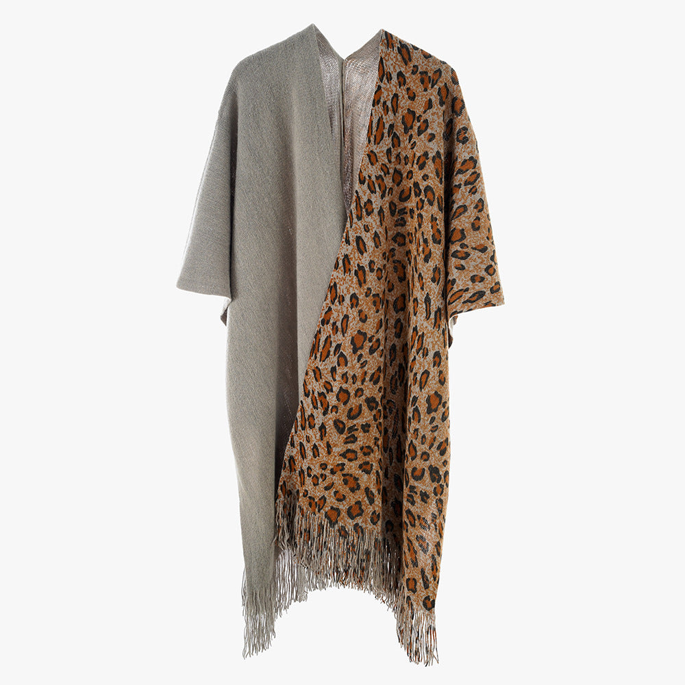 Damen Zweifarbiger Wollmix-Mantelponcho im Kimono-Schnitt mit Animal-Jacquard und Fransensaum EB